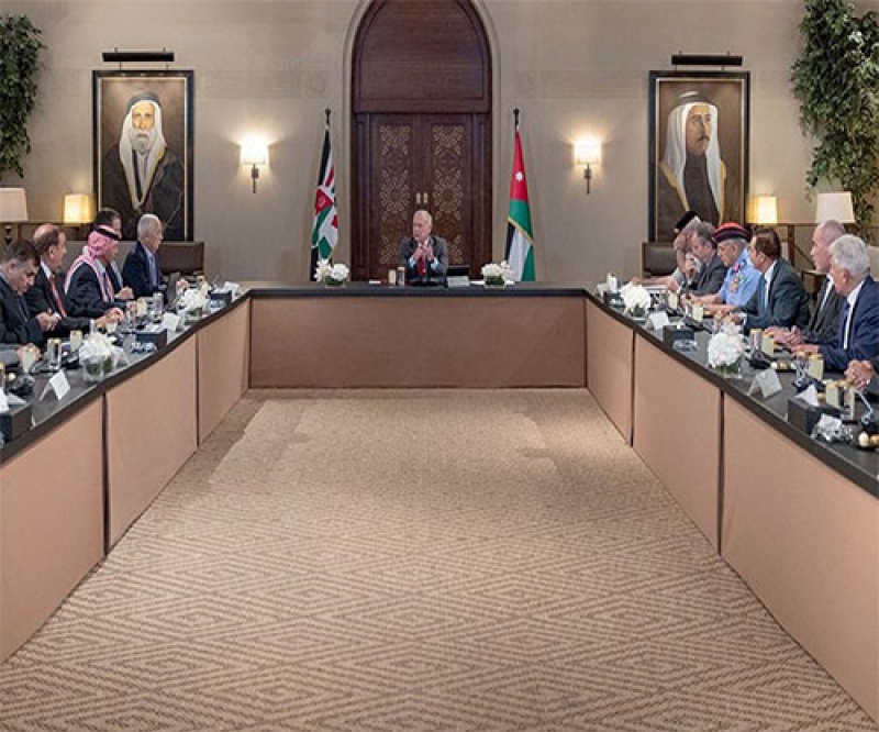 Jordanian King Meets with Military Retirees