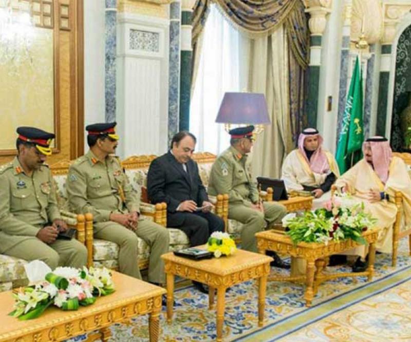 Saudi King Receives Chief of Pakistani Army 