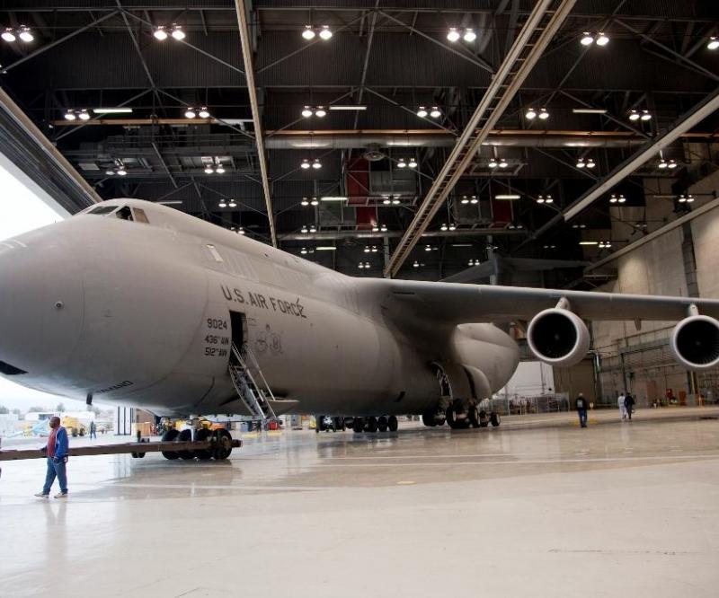 Lockheed Performs Maintenance on 1 of 2 C-5C Galaxy