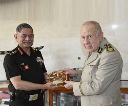 Algerian Military Leaders Receive Chief of Staff of Indian Land Forces 