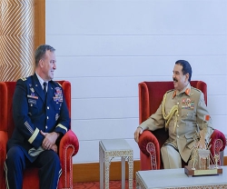 Bahrain’s King Receives Commander of US Central Command