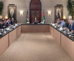Jordanian King Meets with Military Retirees