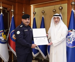 Kuwait’s Interior Minister Honors Two Officers