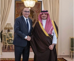 Saudi Interior Minister Visits Paris Police Security Operations Center