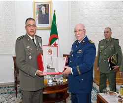 Secretary General of Algerian Ministry of National Defense Receives Chief of Staff of Tunisian Land Army