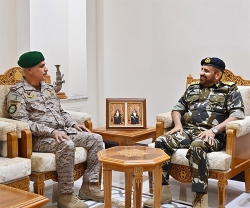 Top Omani Commanders Receive Chief of GCC Unified Military Command