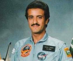 Prince Sultan bin Salman Awarded Space Explorers’ Medal
