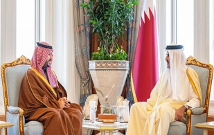 Amir of Qatar Receives Saudi Minister of Defense