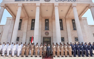 Iraq’s Commander-in-Chief Visits Ministry of Defense 